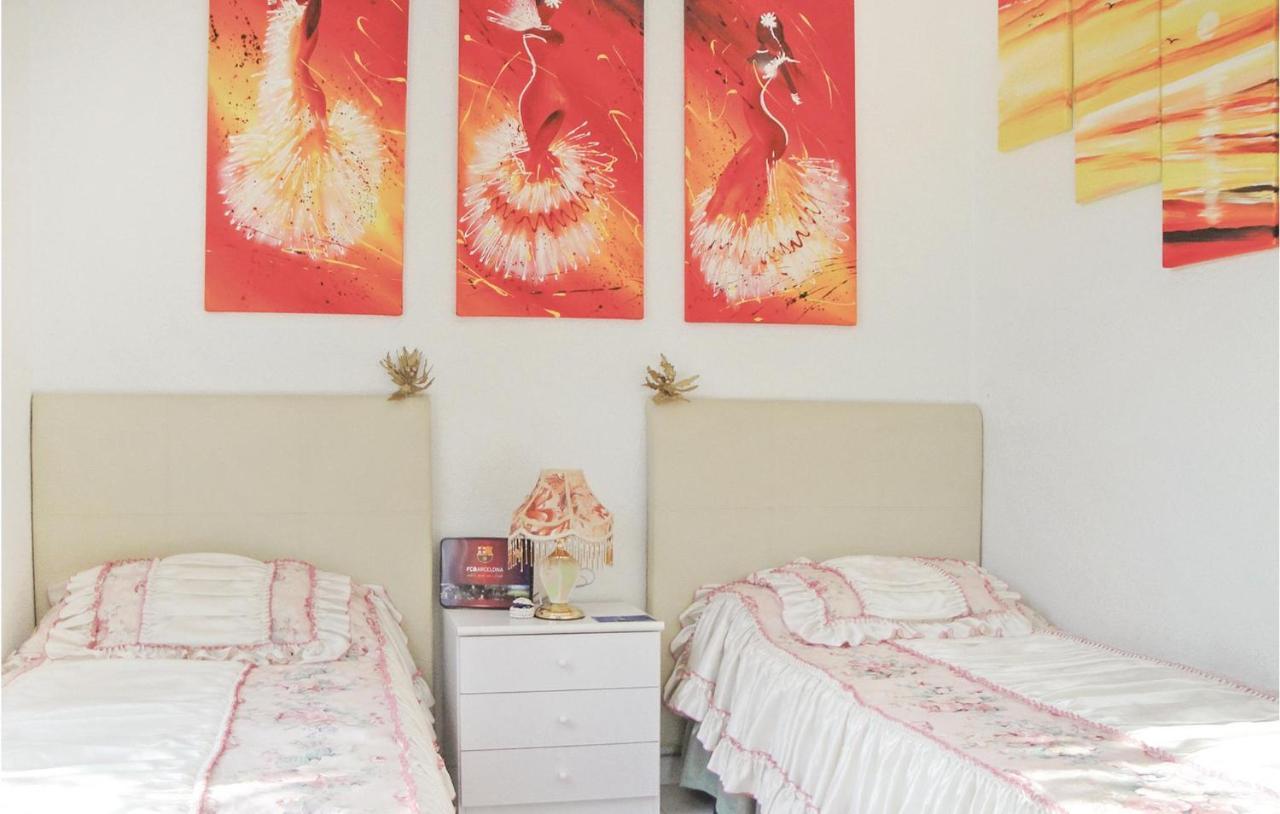 2 Bedroom Nice Apartment In グアルダマル・デル・セグラ エクステリア 写真